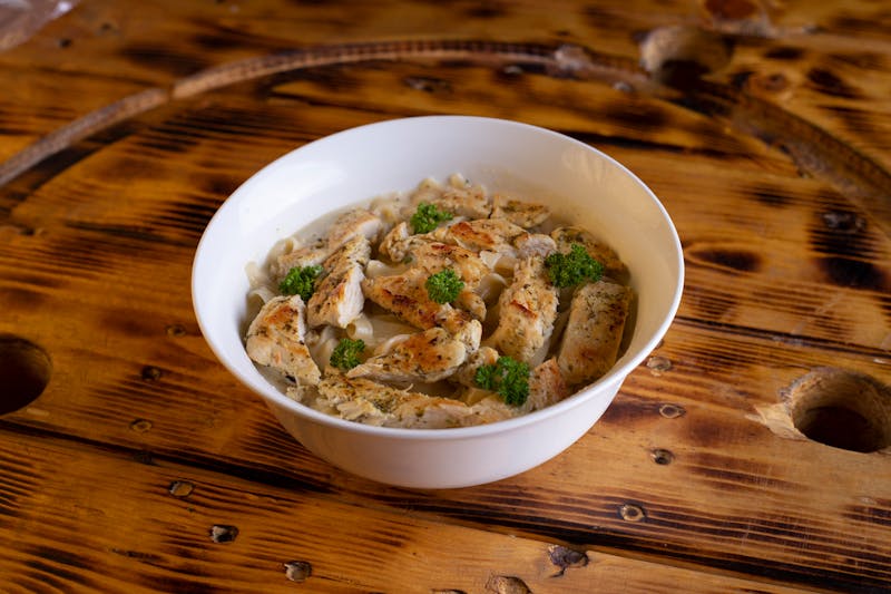 Chicken Alfredo pasta with creamy white sauce